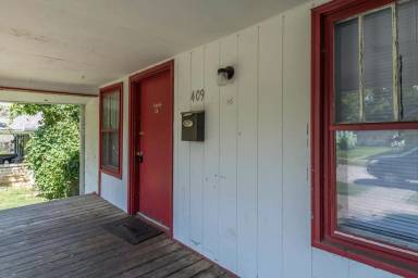 Main picture of 409 E 16th St