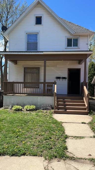 Main picture of 858 1/2 9th St