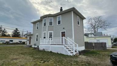 Main picture of 102 W Delilah Rd
