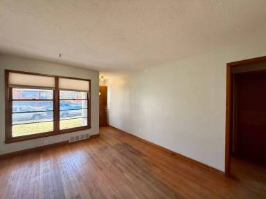 Main picture of 2263 S Glendale St