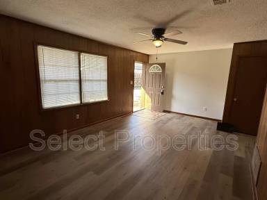 Main picture of 819 W Matthews Ave