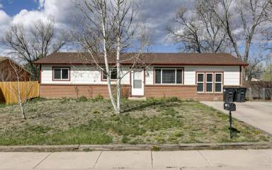 Main picture of 2440 Nadine Dr