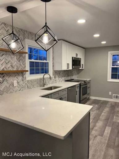 Main picture of 122 Lake Breeze Rd