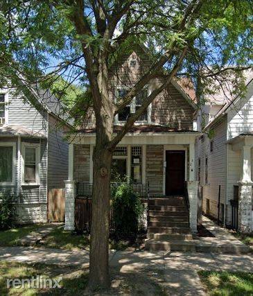 Main picture of 32 W 110th St