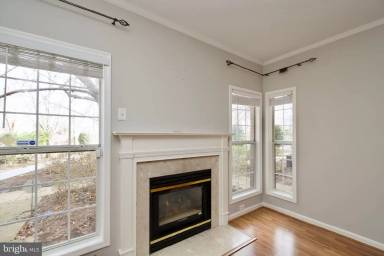Main picture of 2324 Henshaw Pl