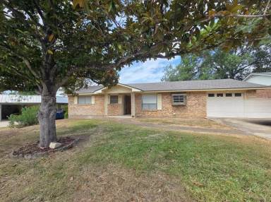 Main picture of 704 Arrow Ln