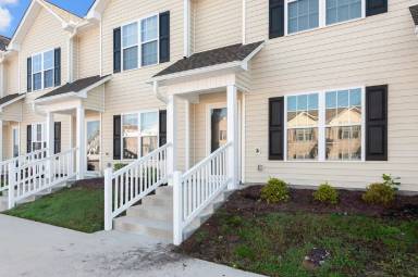 Main picture of Cross Creek Circle Apartments