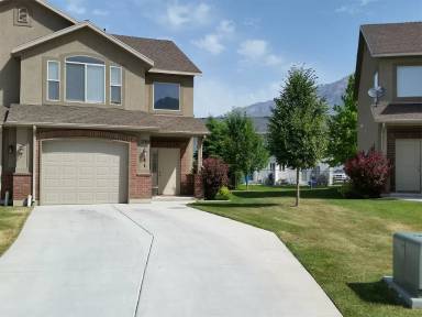 Main picture of 230 E 2275 N