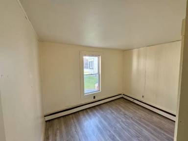 Main picture of 325 Main St