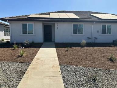 Main picture of 2340 Oakmont Cir