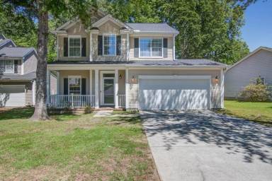 Main picture of 137 Stonehurst Dr