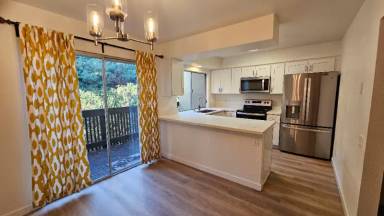 Main picture of 7964 Mission Center Ct