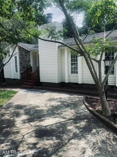 Main picture of 8017 Strawberry Point Dr