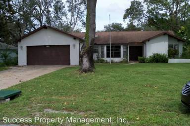 Main picture of 7822 Holiday Dr