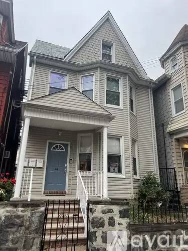 Main picture of 44 47th St