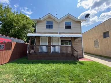 Main picture of 1419 S Main St