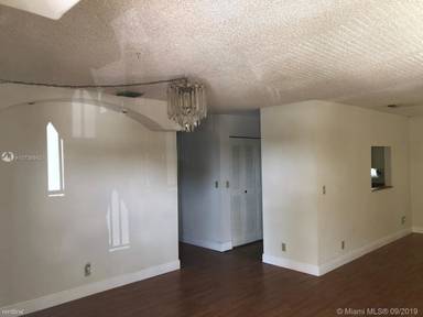 Main picture of 11195 Royal Palm Blvd
