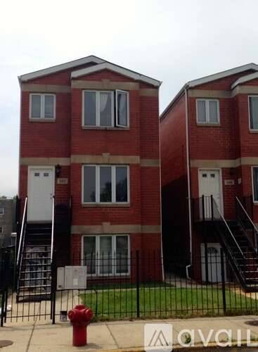 Main picture of 502 S Oakley Blvd