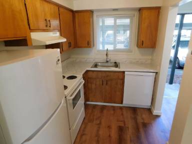 Main picture of 90 Silver Ln