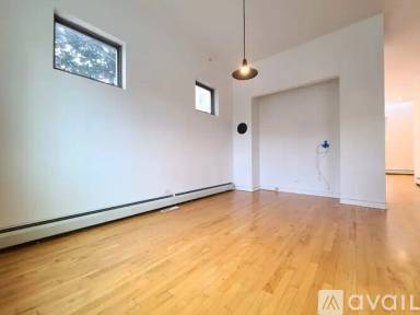 Main picture of 1013 W Armitage Ave