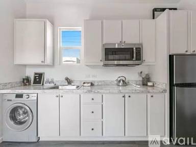 Main picture of 1935 W 81st St