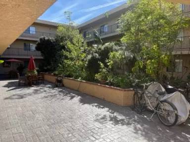 Main picture of 2437 Corinth Ave