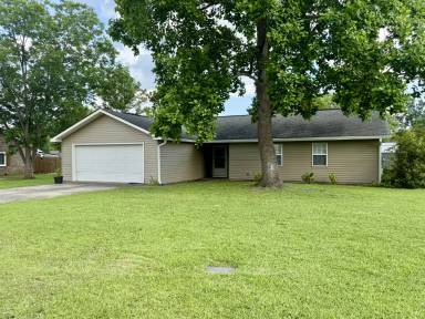 Main picture of 104 Woodcarver Trl