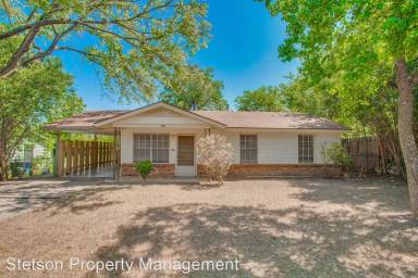Main picture of 402 Bramble Dr