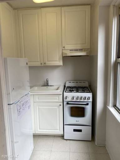 Main picture of 302 W 45th St