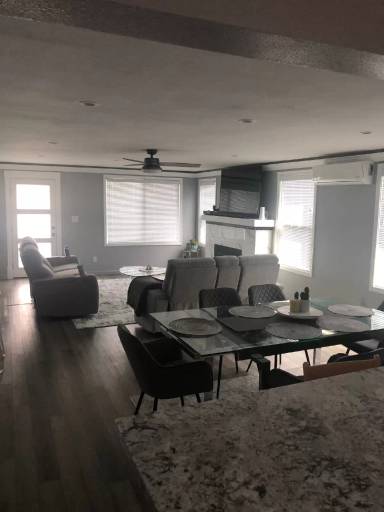 Main picture of 221 F St SE