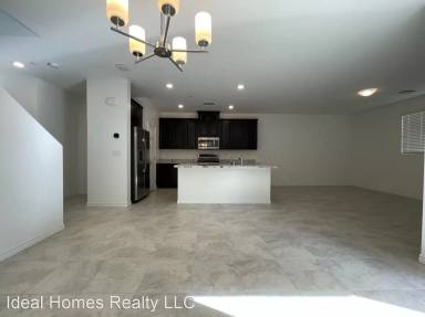 Main picture of 803 Grand Country Ave