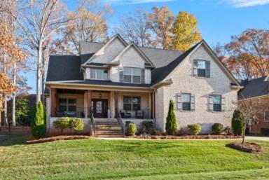 Main picture of 304 Bent Tree Dr