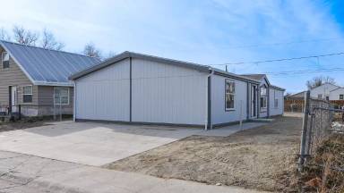 Main picture of 1030 Saint John St