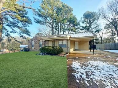 Main picture of 2670 Columbus Dr