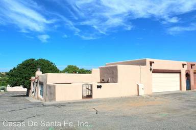 Main picture of 802 Loma Boreal St