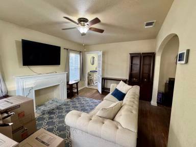 Main picture of 210 Haggin St