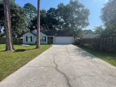 Main picture of 108 Clinton Ct