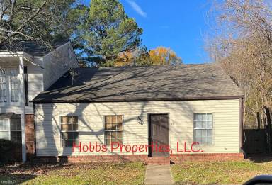 Main picture of 11 Brierwood Cir