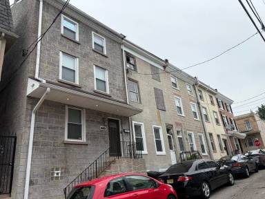 Main picture of 214 Grape St