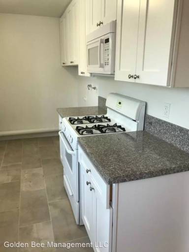 Main picture of 4252 Woodlawn Ave