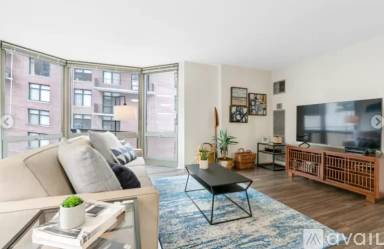 Main picture of 1111 N Clark St