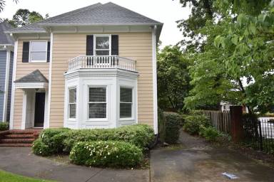 Main picture of 413 Park Ave
