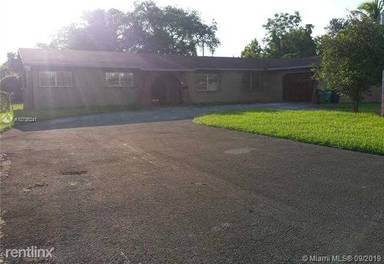 Main picture of 4901 SW 68th Ave