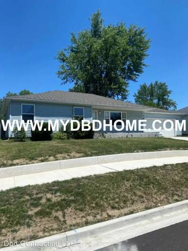 Main picture of 348 Burns Blvd