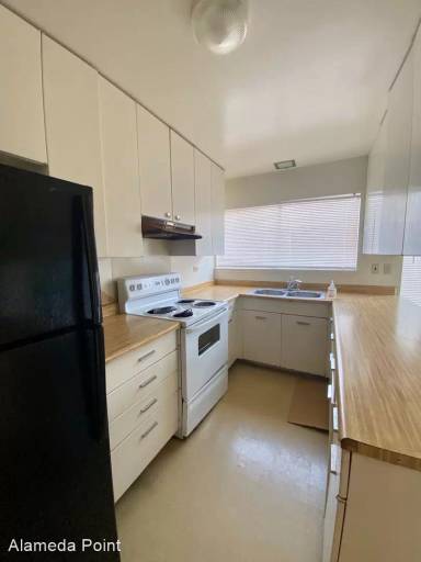 Main picture of Alameda Point