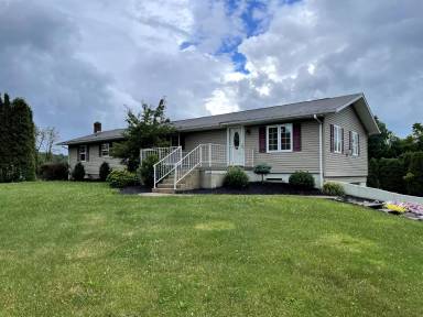 Main picture of 804 Shoemakersville Rd