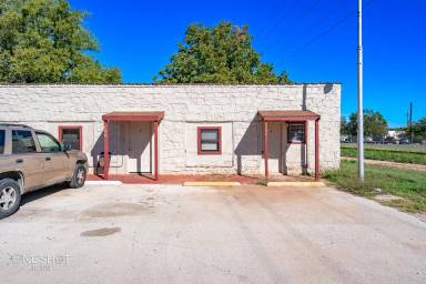 Main picture of 104 College Dr