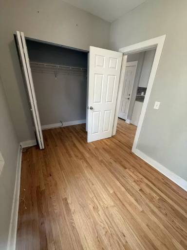 Main picture of 1363 W Walton St