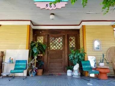 Main picture of 563 Woodward Ave SE