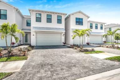 Main picture of 12976 Pembroke Dr